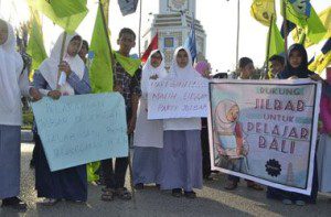 demo dukung jilbab