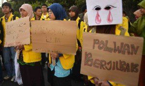 aksi-mendukung-polisi-wanita-polwan-berjilbab-di-bundaran-hi-_140421012954-773