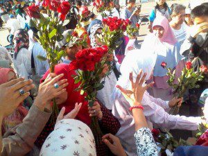 pembagian bunga di bundaran HI dalam rangka milad Fathimah Az-Zahra ra