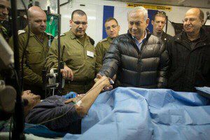 Netanyahu menyalami pemberontak Suriah