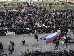 pro-russian-separatists-build-barricades-in-east-ukraine-as-kiev-warns-of-force