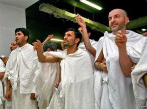 Ahmadinejad sedang menunaikan haji