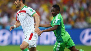 Pemain Iran, Ehsan Haji Safi dan Pemain Nigeria, Ahmed Musa 
