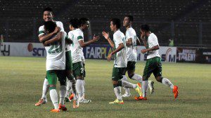 Laga Persahabatan Indonesia melawan Myanmar league ke 2 di Gelanggang Olahraga Bung Karno Jakarta, Rabu (7/5). Indonesia menutup babak pertama dengan 1 gol oleh Putu Gede juni Antara yang bernomor punggung 2  di tambahan waktu. [suara.com/ Adrian Mahakam, digitla image, 2014050793]