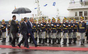 Dusa walking with Hagel upon his arrival to visit Vella Gulf in Constanta