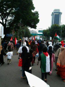 Iring-iringan demosntran, foto: LI