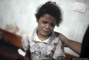 bocah Palestina korban serangan Israel ke gedung sekolah dasar di Jabalya (30/7). Foto: AP