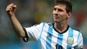 Messi memimpin rekannya saat mengalahkan Belanda