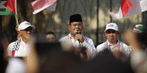 Prabowo di depan massa demo pro-Palestina (foto:Kompas)