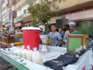 Penjaja makanan di pinggir jalan, foto: Ahmad