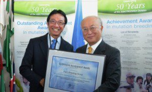 Direktur Jenderal IAEA Yukiya Amano dan Duta Besar RI Rachmat Budiman (foto:Detik.com)