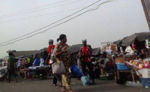Pasar tradisional di Pantai Gading. Foto: Qonie