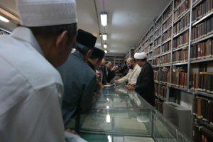 Di perpustakaan Ayatullah Najafi
