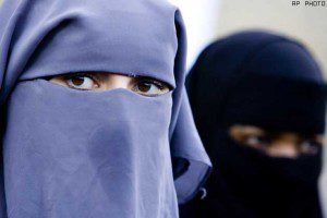 muslim-women-in-australia-to-remove-burqa