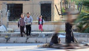 "داعش" تصلب جثثا في دير الزور ويعرضه