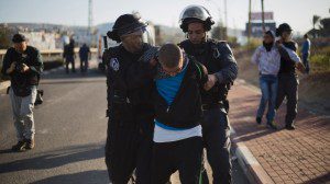 israel tangkap pemuda palestina