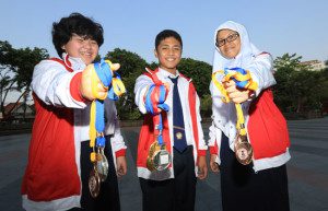Foto: Vania, Kent dan Dinda (ki-ka)/Jawa Pos
