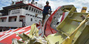 ekor pesawat AirAsia QZ8501 (foto:AFP)