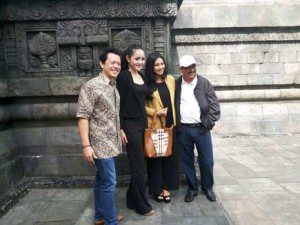 Menteri Pariwisata di sekitar Infinite Studio