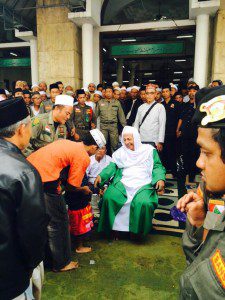 Habib Lutfi di salah satu pengajiannya