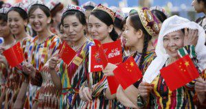 wanita suku Uighur (foto: irishtimes.com)